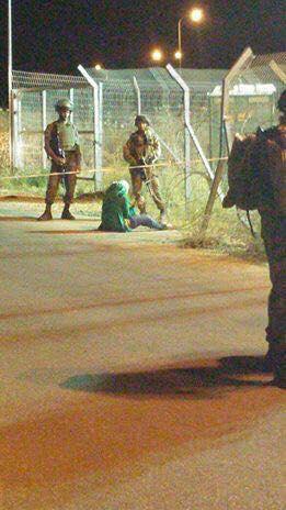 بالصور.. الاحتلال يطلق النار على فتاة بزعم تنفيذها عملية طعن برام الله