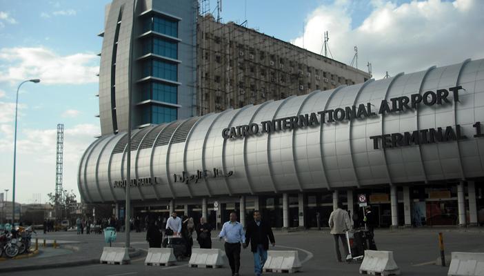 مطار القاهرة: “الحمار” تسلل من صن سيتي والأمن طارده حتى سيطر عليه