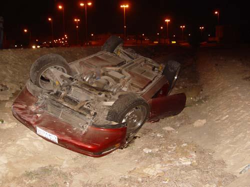 مصرع 4 أساتذة جامعيين فى انقلاب سيارة بطريق اسيوط