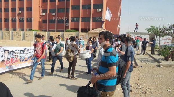 سلسلة بشرية لطلاب ضد الانقلاب بهندسة العاشر