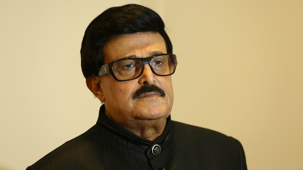 سمير غانم يتعرض لأزمة صحية مفاجئة