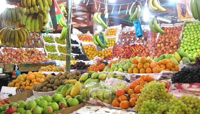 استقرار أسعار الخضراوات والفاكهة وتراجع الأسماك.. بسوق العبور