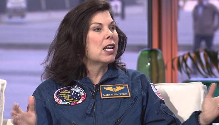 رائدة فضاء أمريكية: المرور في مصر أصعب من الصعود إلى القمر