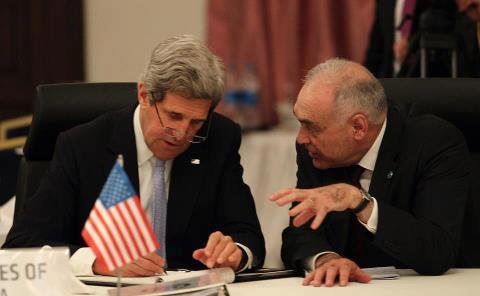 كامل عمرو يحذر من سيطرة عناصر متشددة علي سوريا