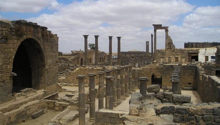 المعارضة السورية تبدأ حملة لإعادة ترميم آثار مدينة “بصرى الشام”