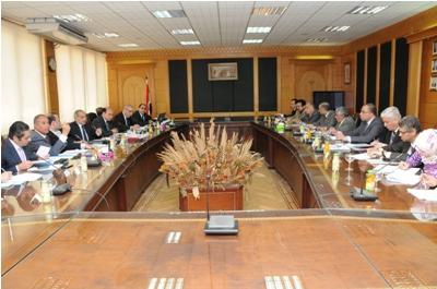 “الإسكان”  و” مميش ” يتعاونان لتمويل مشروع تنمية القناة