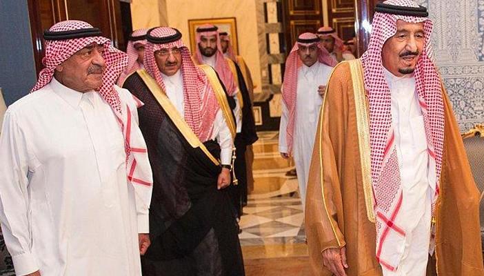 بعد إعفائه من ولاية العهد.. الملك سلمان يزور شقيقه الأمير مقرن