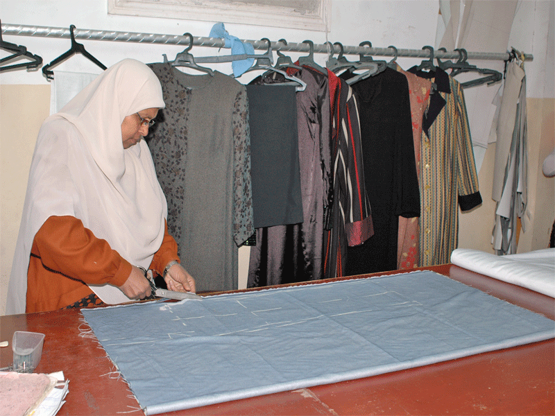 توعية المرأة المعيلة بحقوقها الصحية والاجتماعية بأسيوط