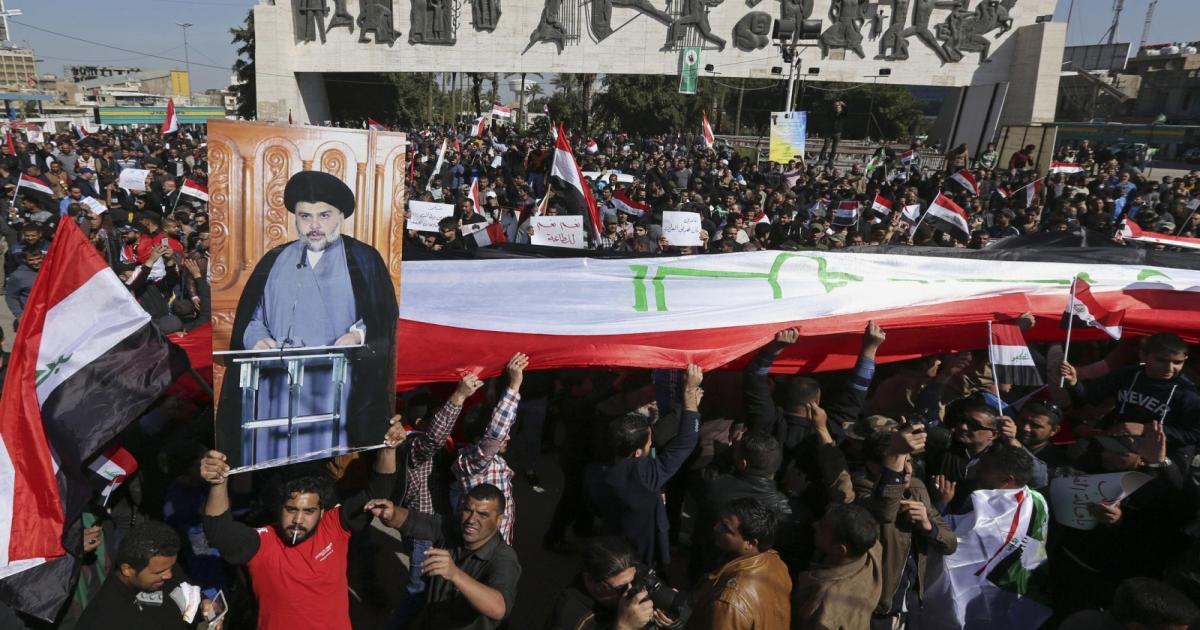 بالصور والفيديو.. أنصار الصدر يقتحمون مبنى البرلمان العراقي