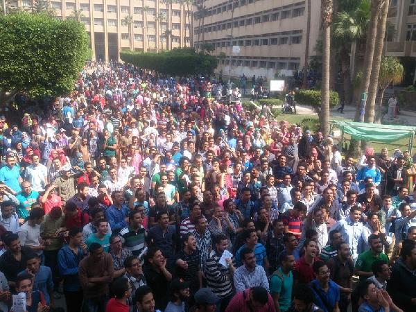 وقفة بـ”هندسة الإسكندرية” تنديدا بصعوبة الامتحانات