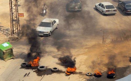 بدو يقطعون طريق بسيناء احتجاجا على اعتقال تاجر مخدرات