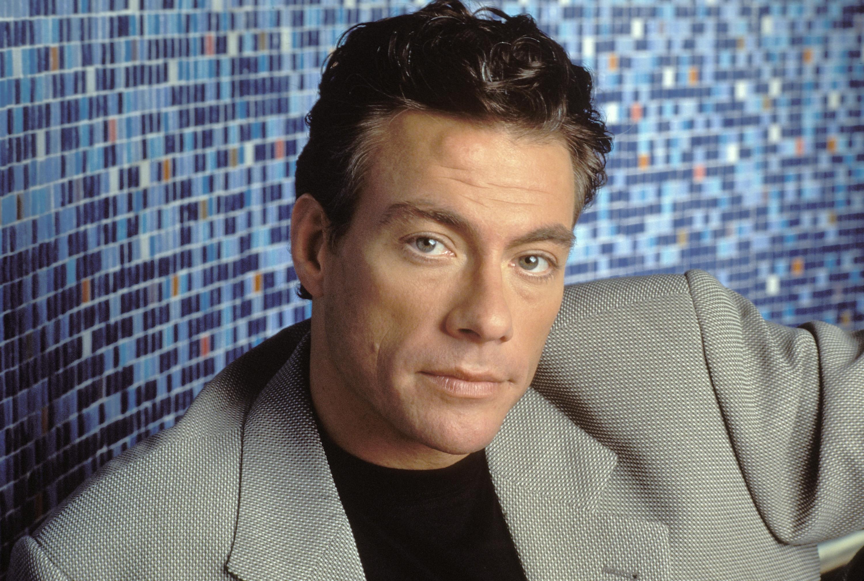 بالفيديو.. فان دام: أدعو الشباب إلى التعلم من النبي محمد