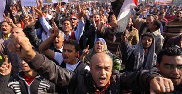 وصول مسيرة السيدة زينب للتحرير في حماية “البلاك بلوك”