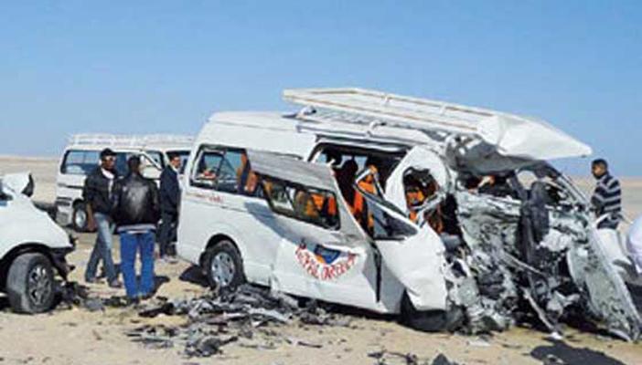 مصرع شخص وإصابة 11 آخرين في حادثين بالبحيرة