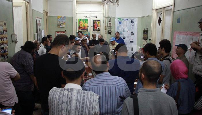 بالصور.. الأمن يمنع تنظيم احتفالية عيد العمال داخل نقابة الصحفيين