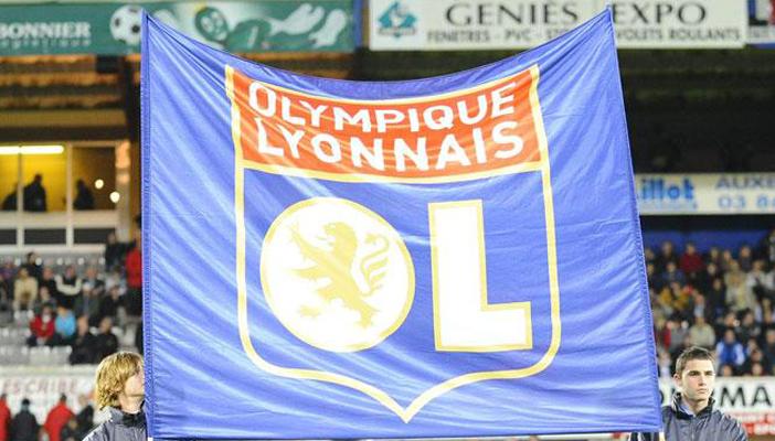 ليون يتصدر الدوري الفرنسي مؤقتًا بعد فوزه على إيفيان