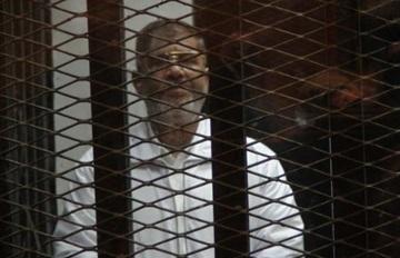 وصول الدكتور بديع وآخرين للمحكمة في قضية الاتحادية