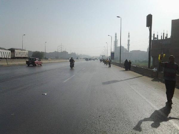 سلسلة بشرية بـ “بهتيم” في أسبوع “زواج أمريكا من مصر باطل”