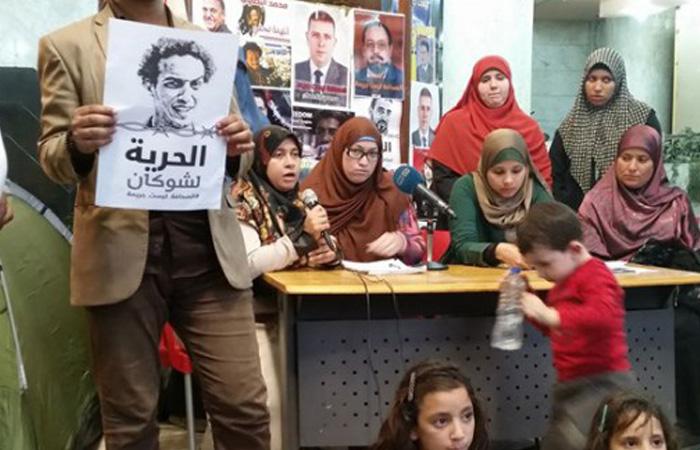 رابطة أسر الصحفيين المعتقلين تعلق اعتصامها داخل النقابة