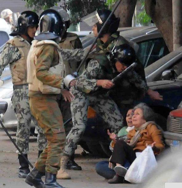 مغردون يعددون أزمات مصر في هاشتاج “مصيبه مصر في”