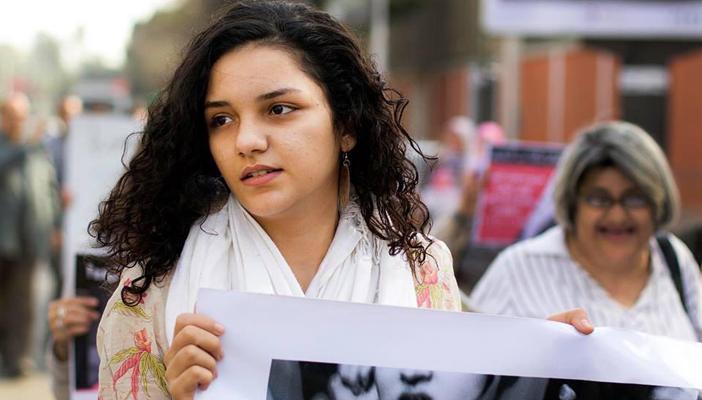 جنح السيدة زينب تحكم بحبس الناشطة سناء سيف 6 أشهر بتهمة إهانة القضاء