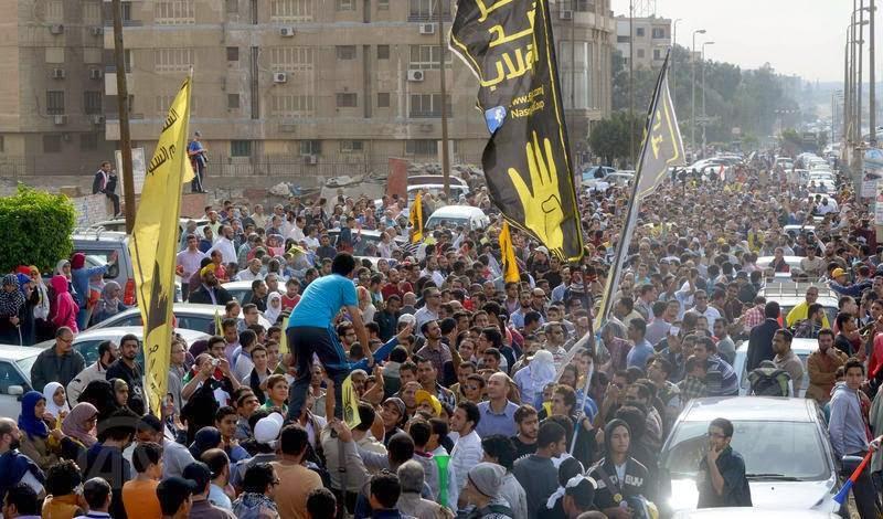 سلمية التظاهرات تؤرق مضاجع الانقلابيين