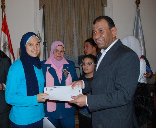 وزير التعليم يكرم الطلاب المتميزين بإدارة “مصر القديمة “