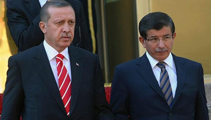 خبراء لـ”رصد”: الخلاف على الصلاحيات سبب استقالة داود أوغلو