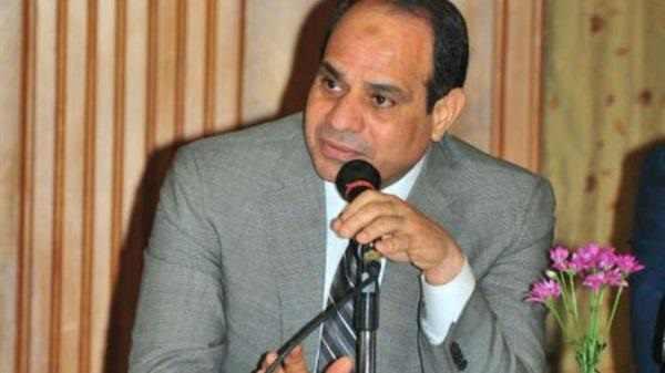 فيديو..السيسي لجمع نسائي “حتعملولي مشكلة مع الرجالة”