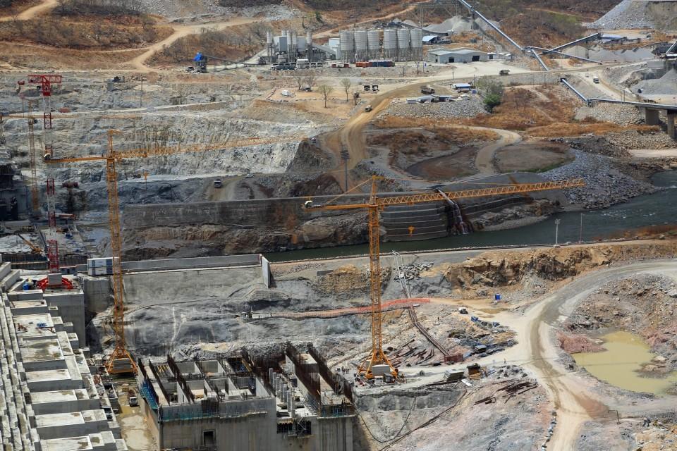 السودان يعلن حل جميع القضايا بشأن سد النهضة.. ومصر: سنراعي مصالحنا