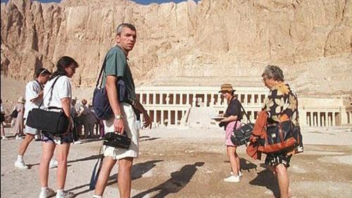 “سلاح لكل مرشد ” حملة لحماية السائحين بسبب الانفلات الأمني