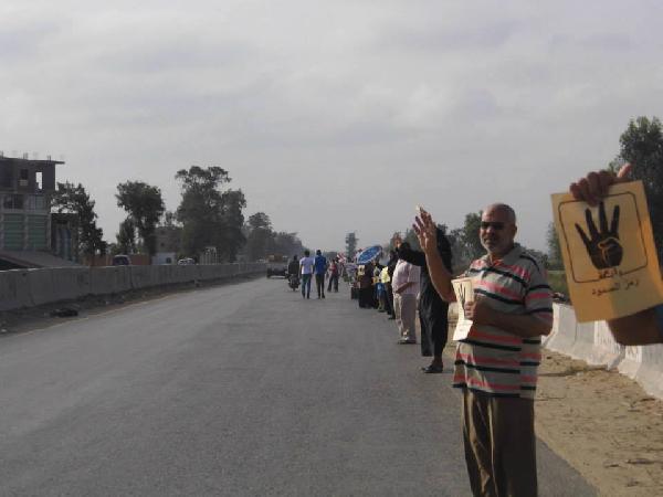 سلاسل بشرية بالشرقية ضمن الموجة الثورية الثالثة تنديدا بالانقلاب