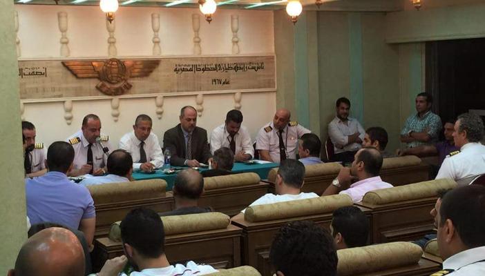 الطيارين تطالب بإقالة جميع قيادات مصر للطيران