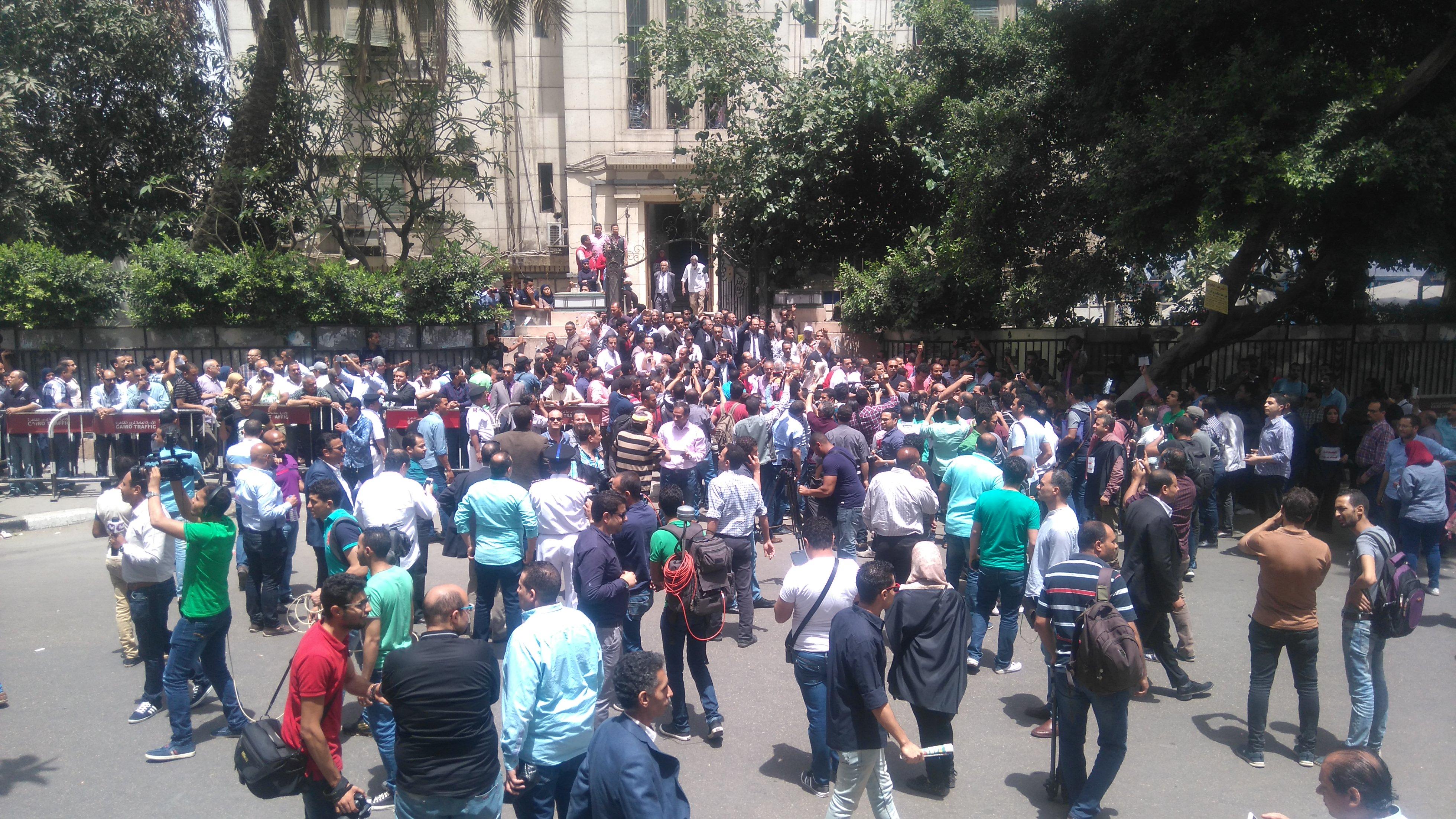 بدء اجتماع “الصحفيين” لمناقشة تطورات اقتحام النقابة