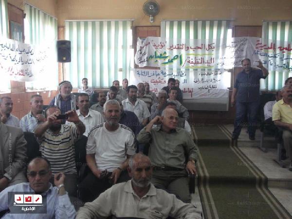 وقفة للعاملين بالشباب للمطالبة ببقاء المدير الحالى بمنصبه