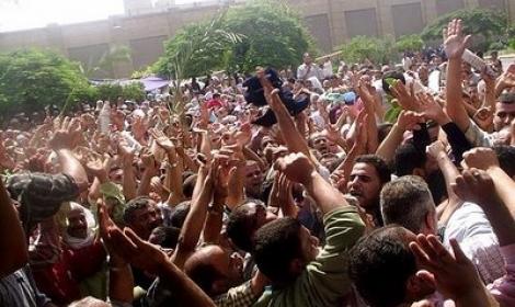 عمال السويس بين مطرقة الشركة وسندان أمن الانقلاب