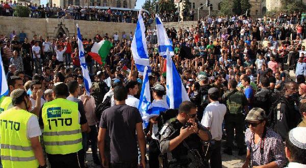 رفع أذان العشاء بمسجد الاقصى رغم محاولات الاحتلال منعه