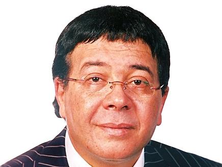 بعد سخرية أحمد آدم من مأساة حلب.. المعارضة تطالب برأسه.. ونشطاء: فاشل