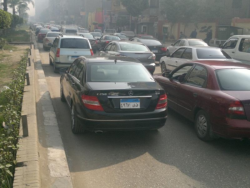 شلل مروري بشارع “البوستة” جراء حريق الرويعي