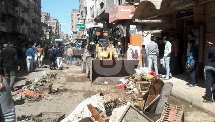 بالصور.. حملة إزالة مكبرة على البائعين بالبحيرة وسط غضب الأهالي