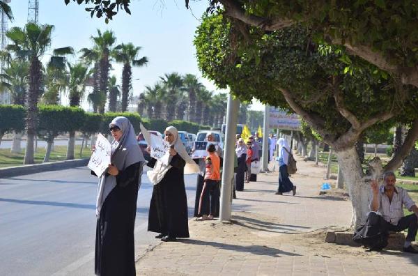 سلسلة بشرية رافضة للانقلاب في برج العرب بالإسكندرية