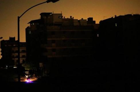 أهالي أسيوط لوزير الكهرباء : “جاي يكحلها عماها”