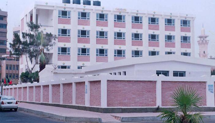 طالب بالمرحلة الإعدادية يعتدي على زميلة بآلة حادة بالسويس