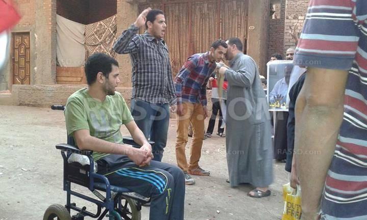 وقفة لثوار الغربية أمام منزل مصاب رابعة