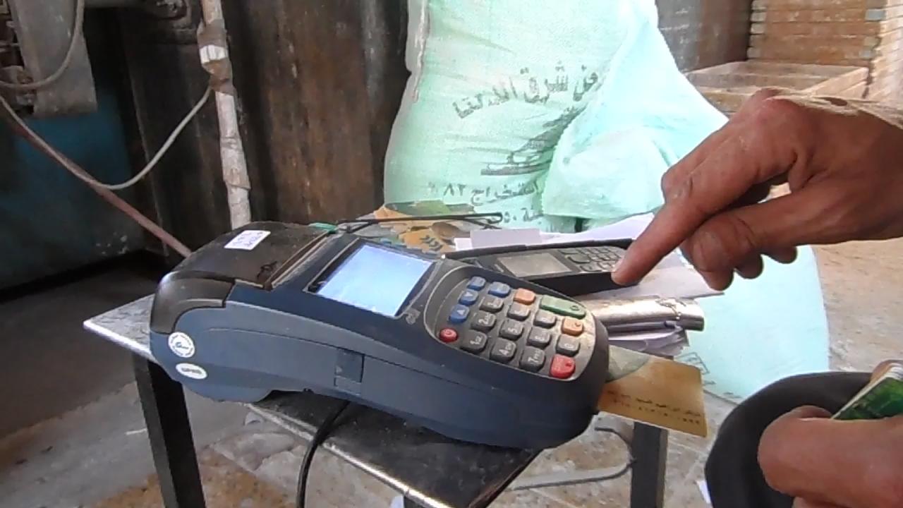 موظف بتموين بنها استولى على 181 بطاقة وصرف 13 ألف رغيف خبز