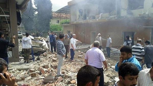 مقتل 20 شخصا في انفجار علي الحدود التركية السورية