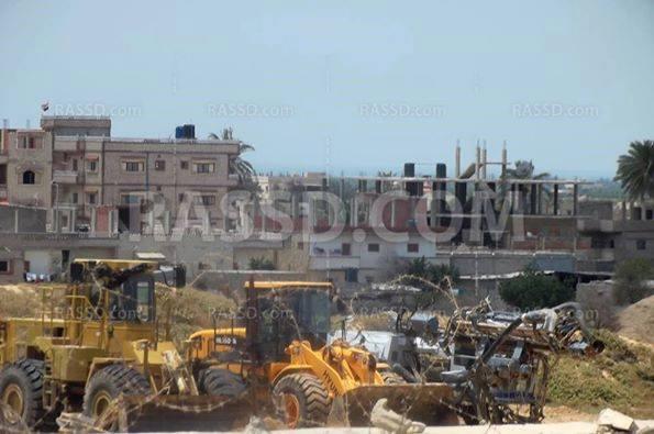 صور..الجيش يهدم منازل المدنيين برفح المصرية