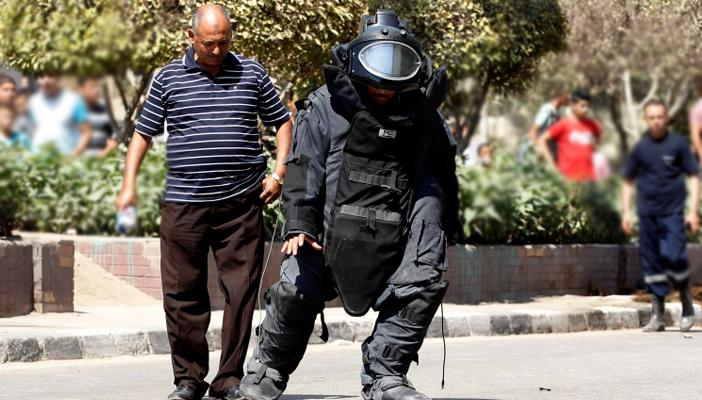 العثور على 3 عبوات موصلة بدوائر كهربائية قرب مطار أنشاص