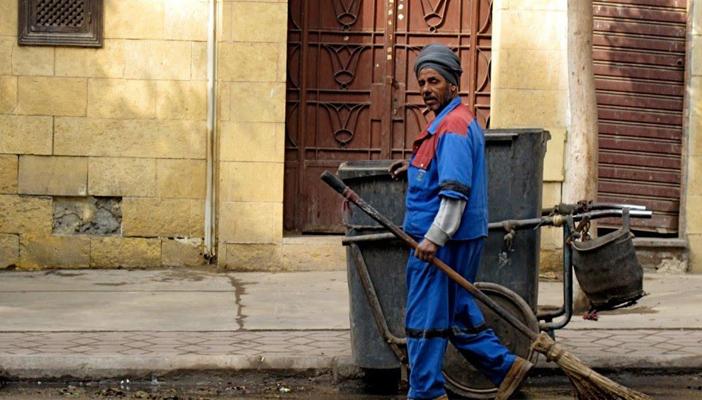 أبرز 5 وظائف محرمة علي ابن عامل النظافة.. وحقوقي لـ”رصد”: دولة طبقية