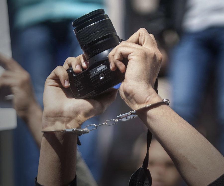 خبراء لـ”رصد”: استهداف الصحافة يعكس قلق الأنظمة العربية وفسادها